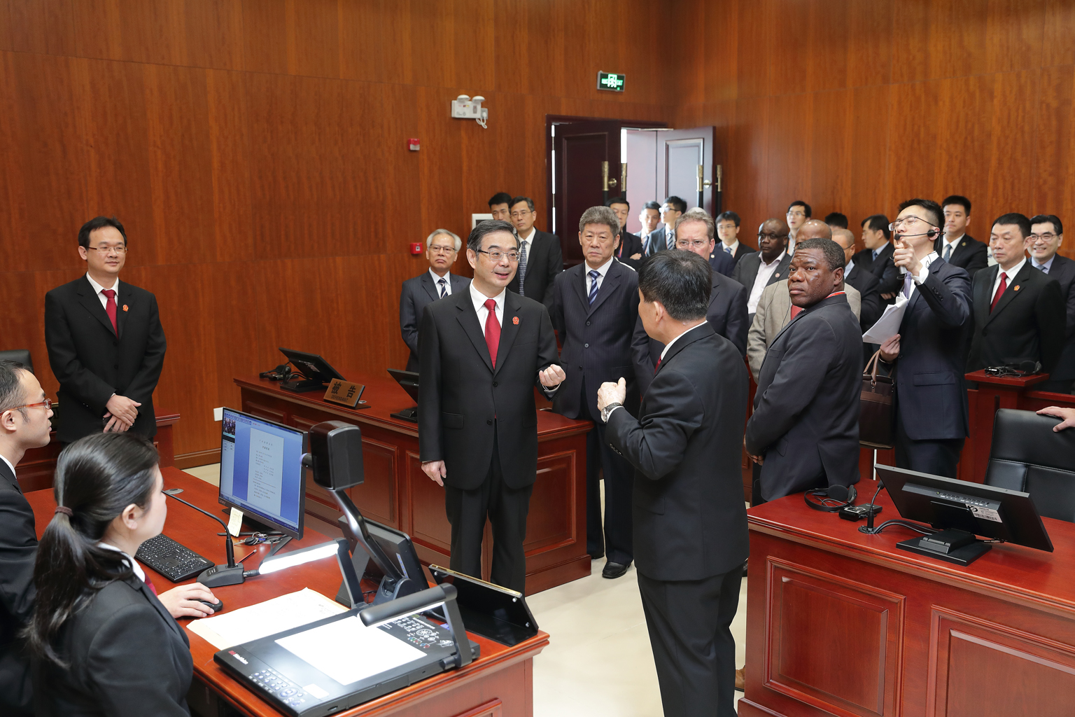 Visita ao Juízo Tecnológico do Tribunal Marítimo de Guangzhou